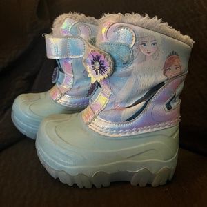 Frozen Light-Up Snowboots Toddler size 5